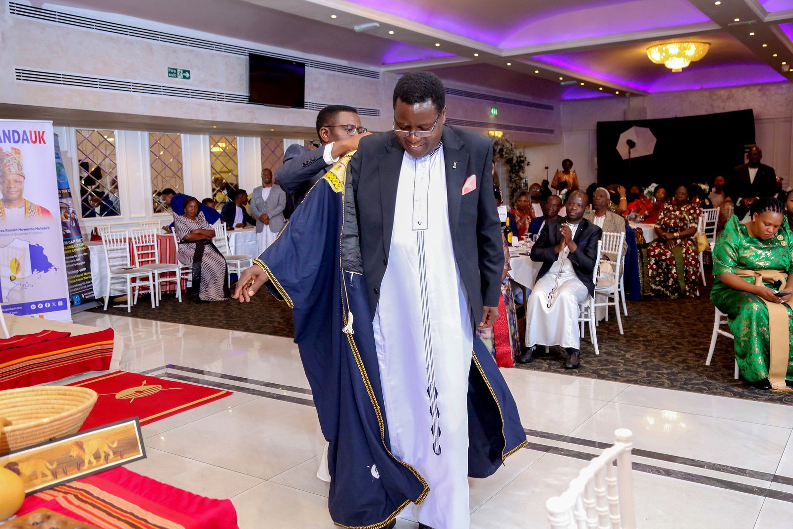 Okutuuza Olukiiko lw'Omubaka