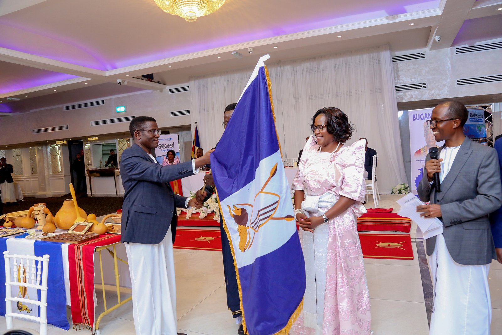 Okutuuza Olukiiko lw'Omubaka