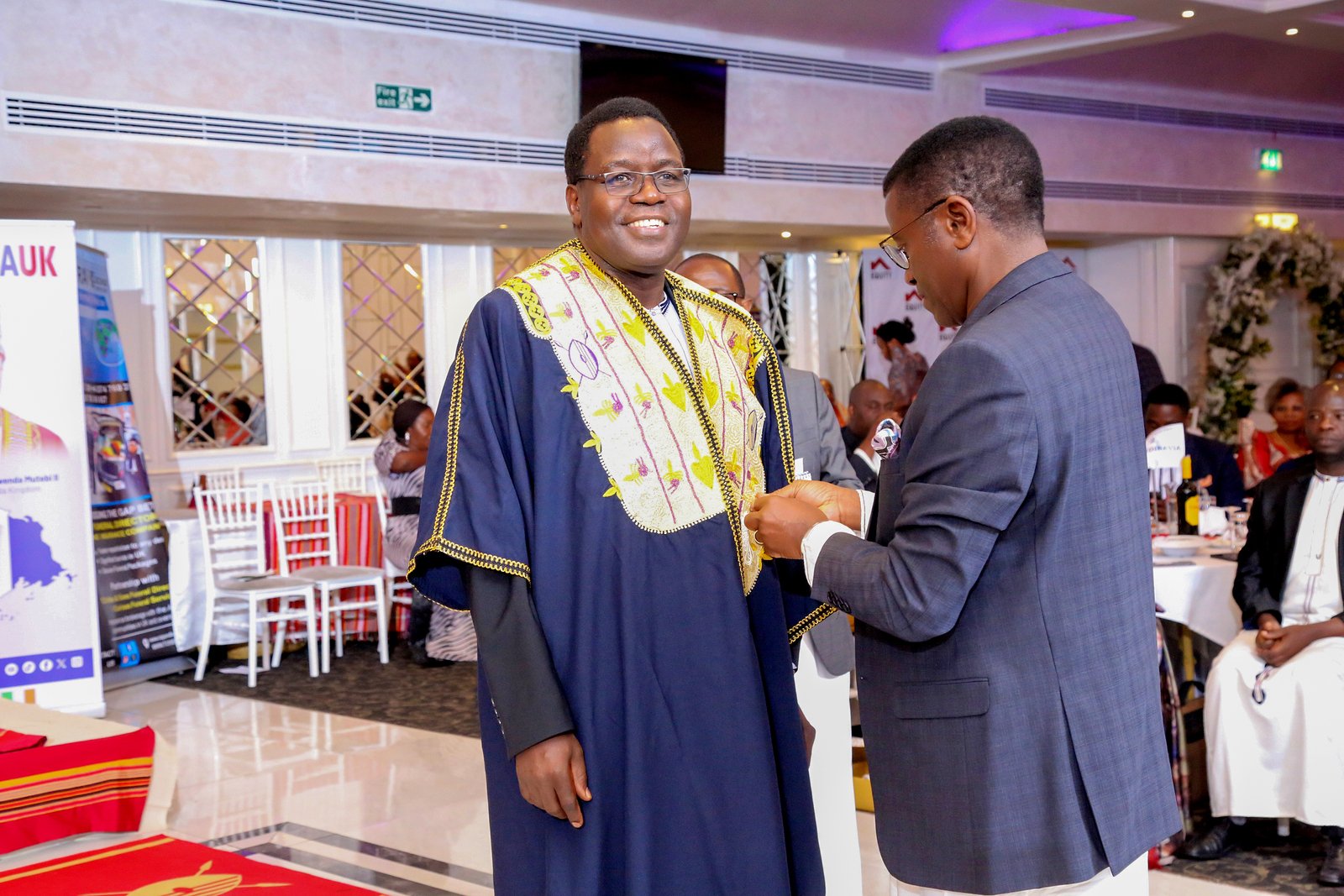 Okutuuza Olukiiko lw'Omubaka