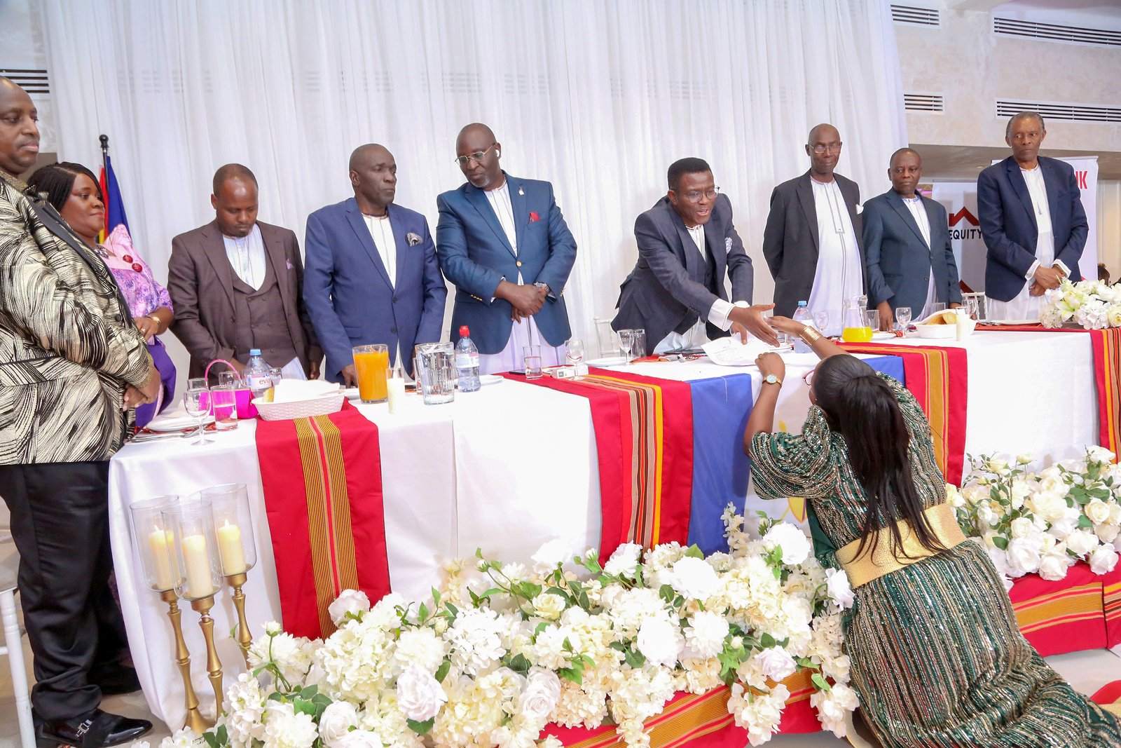 Okutuuza Olukiiko lw'Omubaka