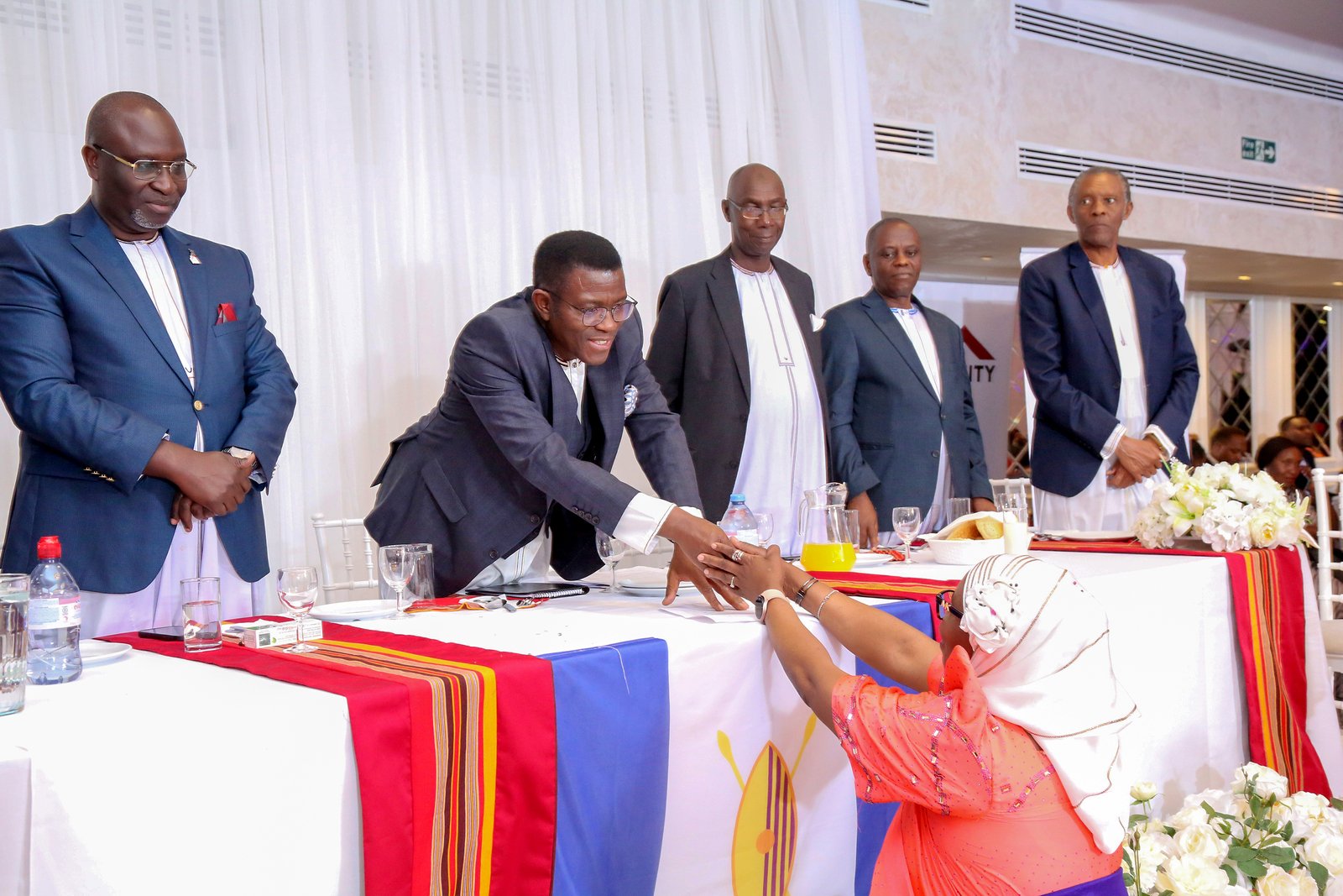 Okutuuza Olukiiko lw'Omubaka