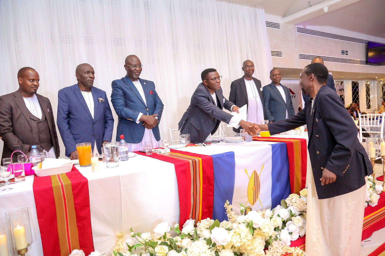 Okutuuza Olukiiko lw'Omubaka