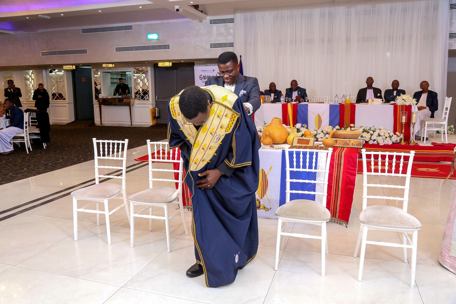 Okutuuza Olukiiko lw'Omubaka