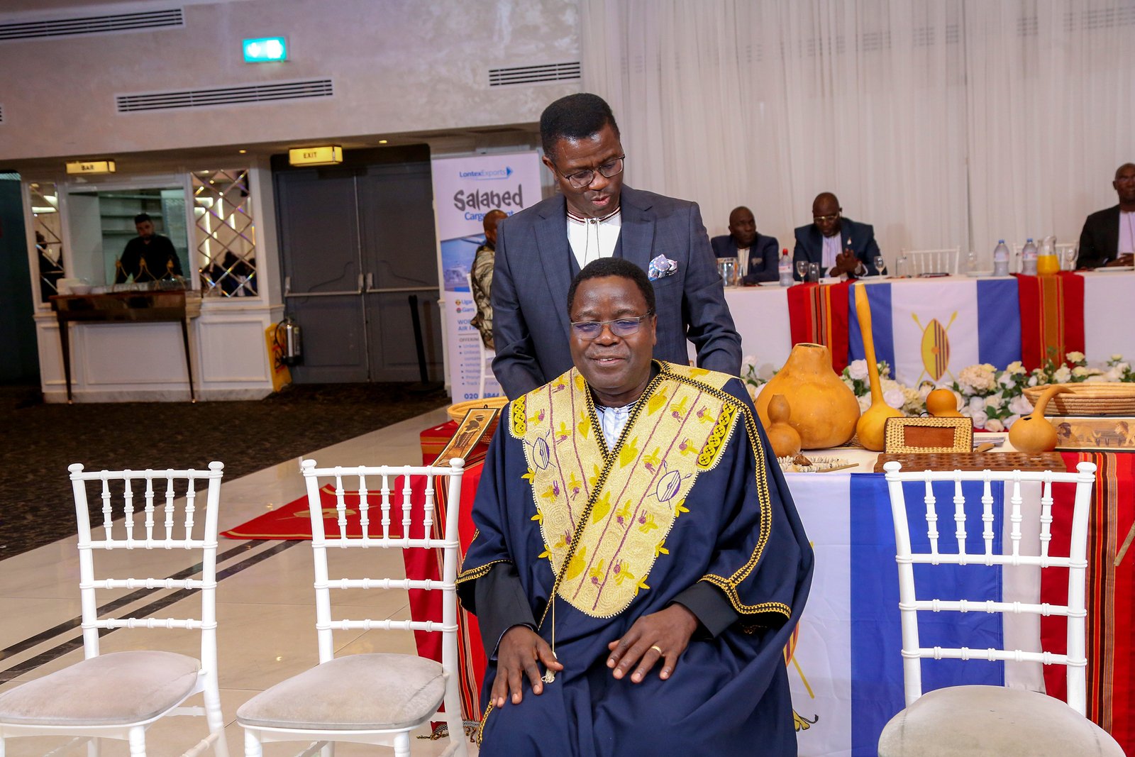 Okutuuza Olukiiko lw'Omubaka