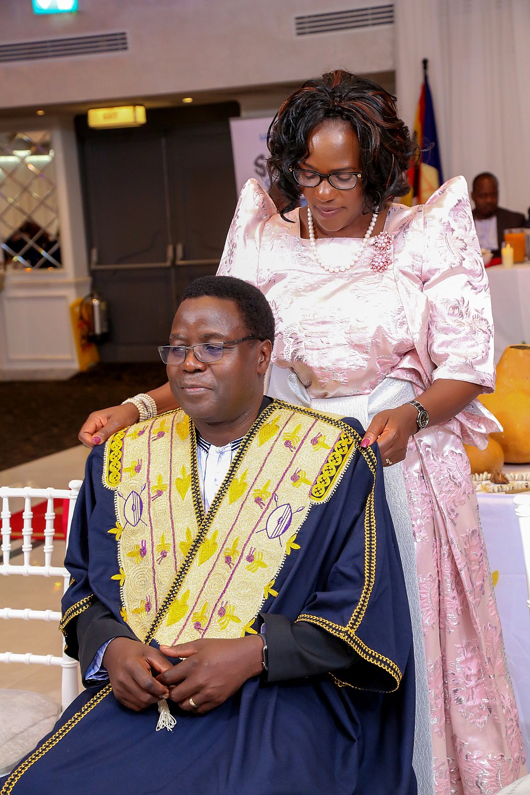 Okutuuza Olukiiko lw'Omubaka