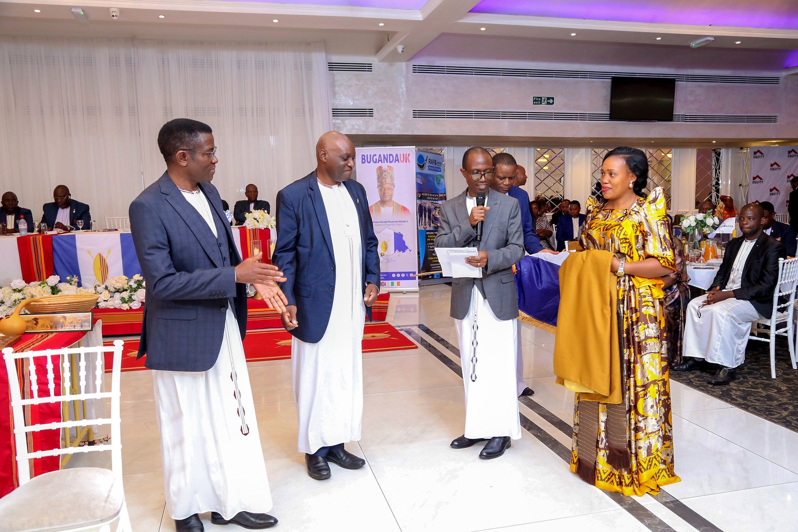 Okutuuza Olukiiko lw'Omubaka