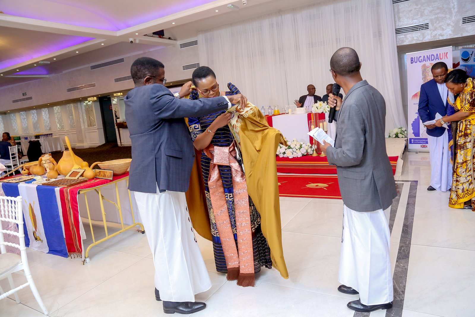 Okutuuza Olukiiko lw'Omubaka