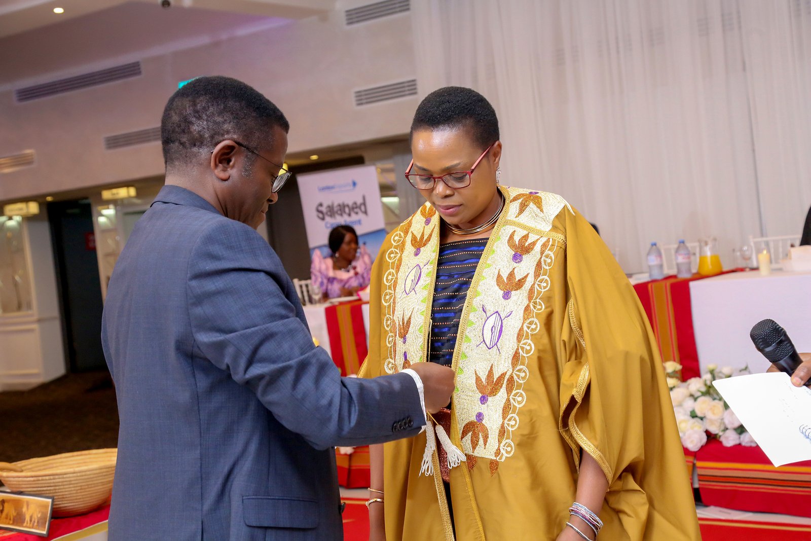 Okutuuza Olukiiko lw'Omubaka