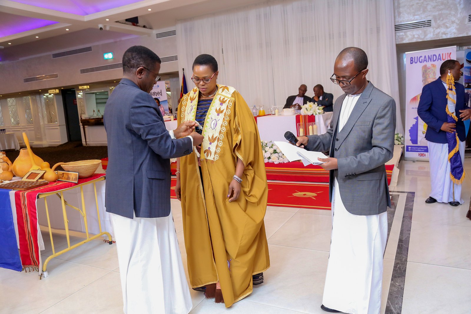 Okutuuza Olukiiko lw'Omubaka