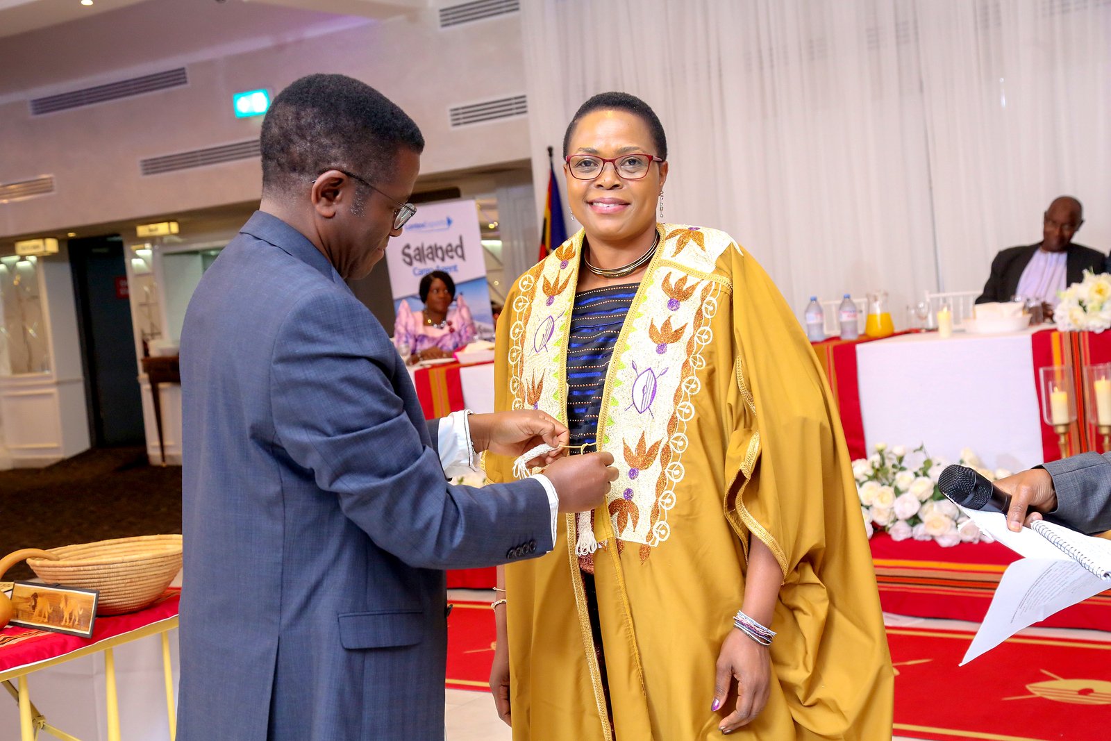 Okutuuza Olukiiko lw'Omubaka