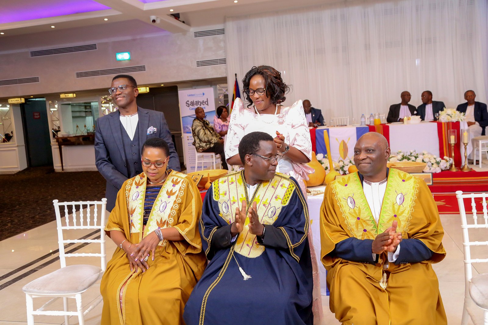 Okutuuza Olukiiko lw'Omubaka
