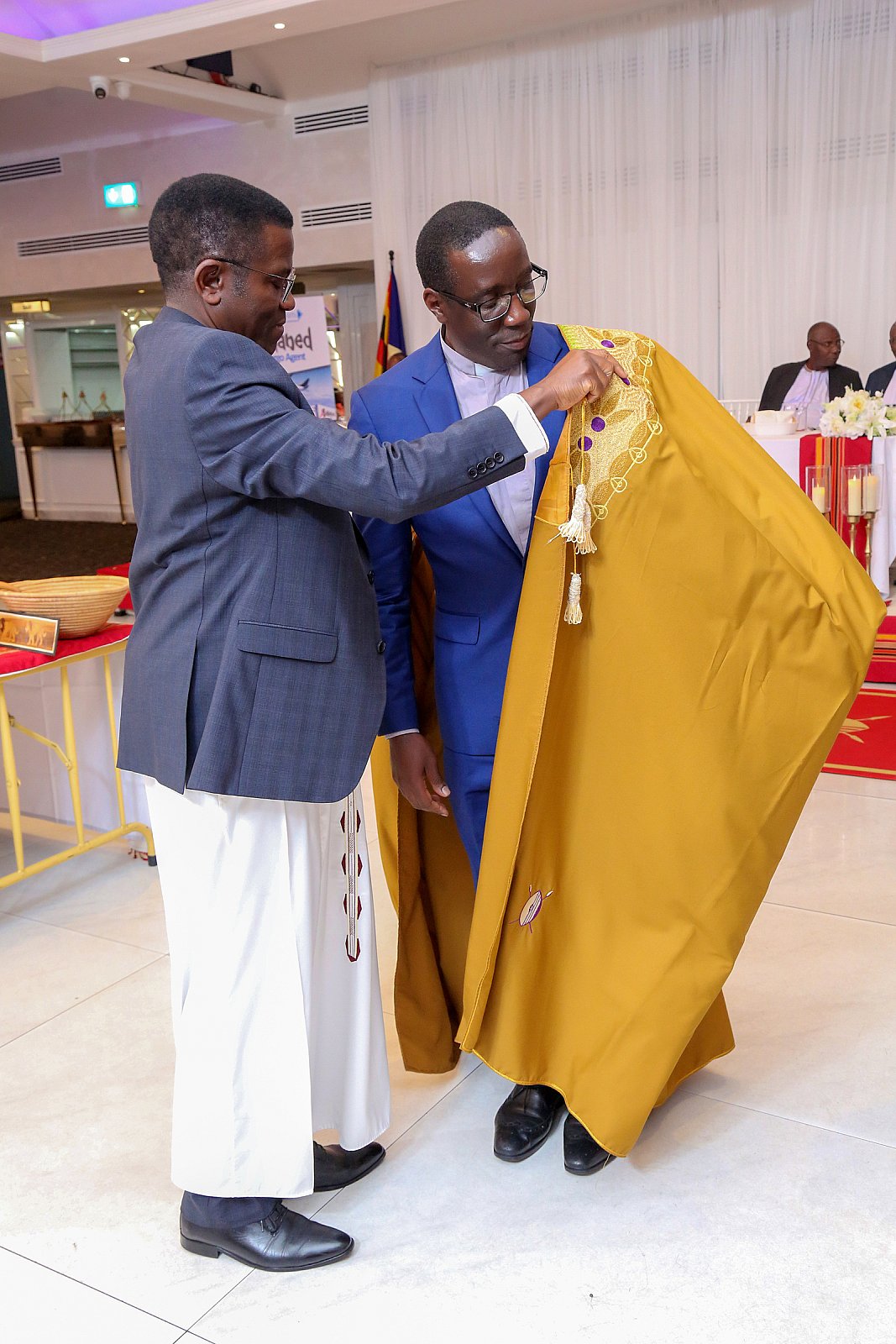 Okutuuza Olukiiko lw'Omubaka