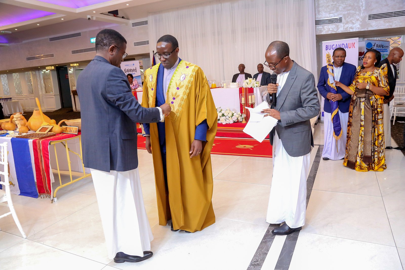 Okutuuza Olukiiko lw'Omubaka