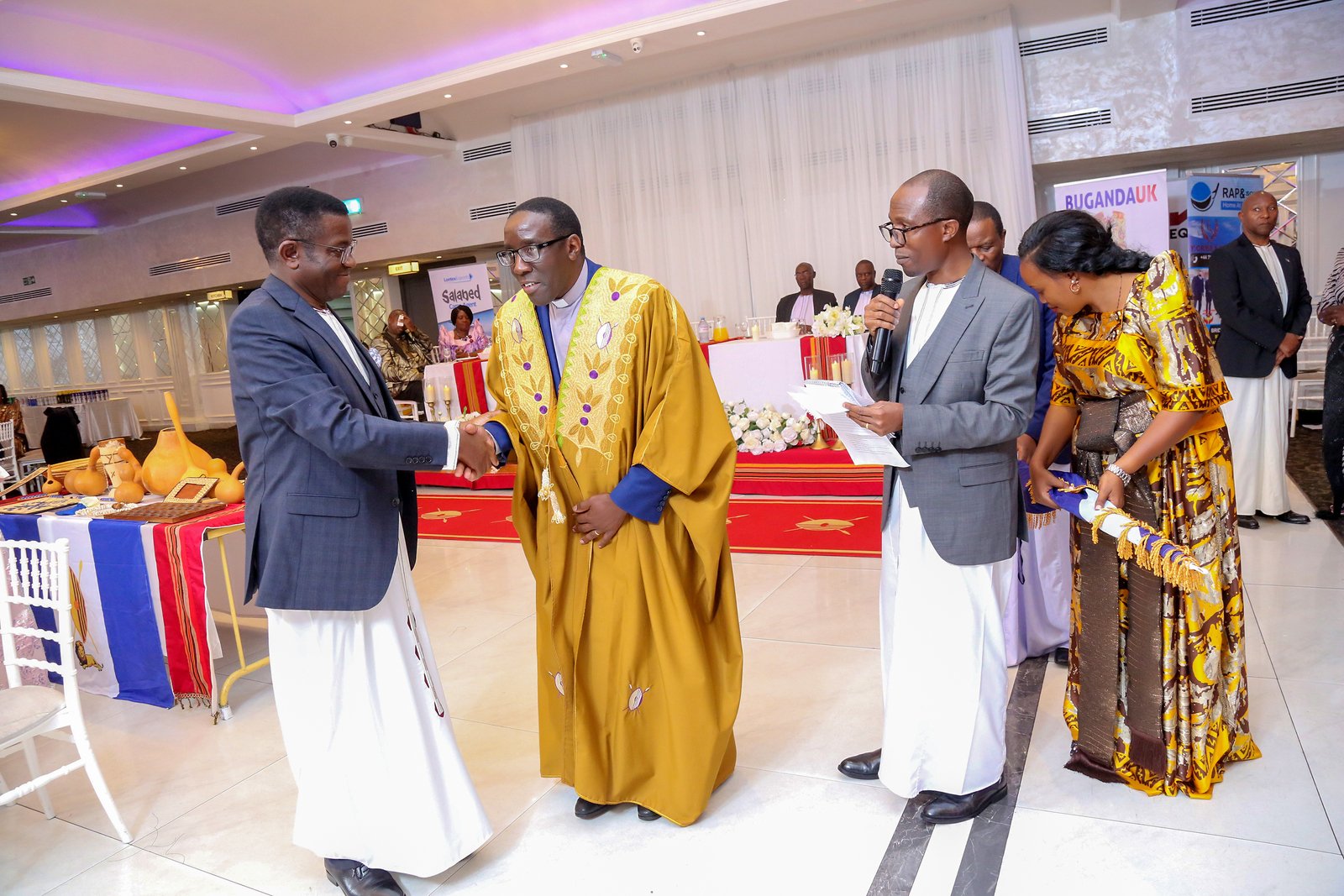 Okutuuza Olukiiko lw'Omubaka