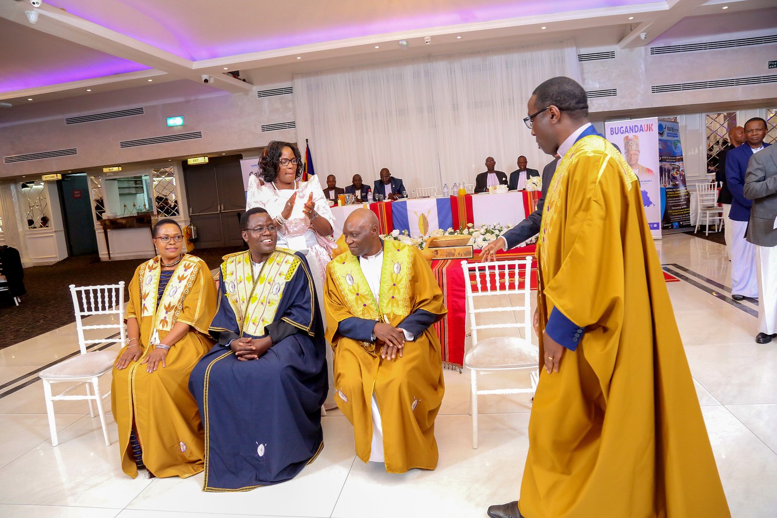 Okutuuza Olukiiko lw'Omubaka