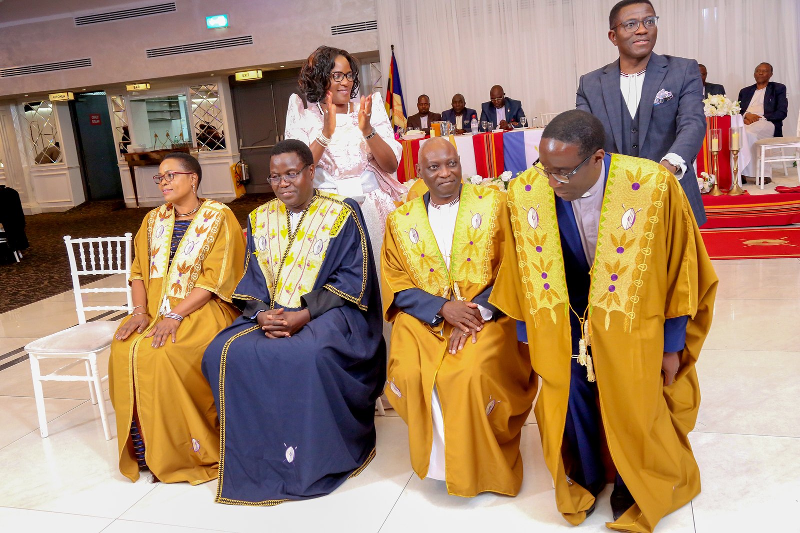 Okutuuza Olukiiko lw'Omubaka