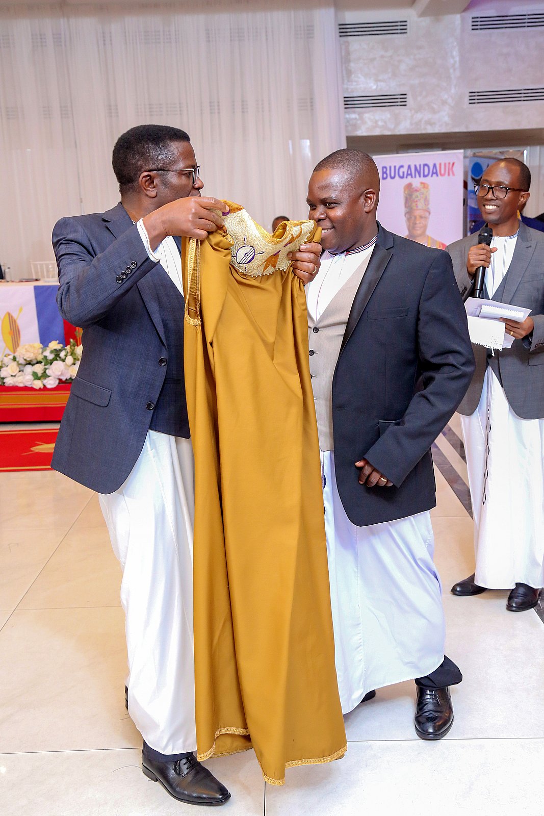 Okutuuza Olukiiko lw'Omubaka