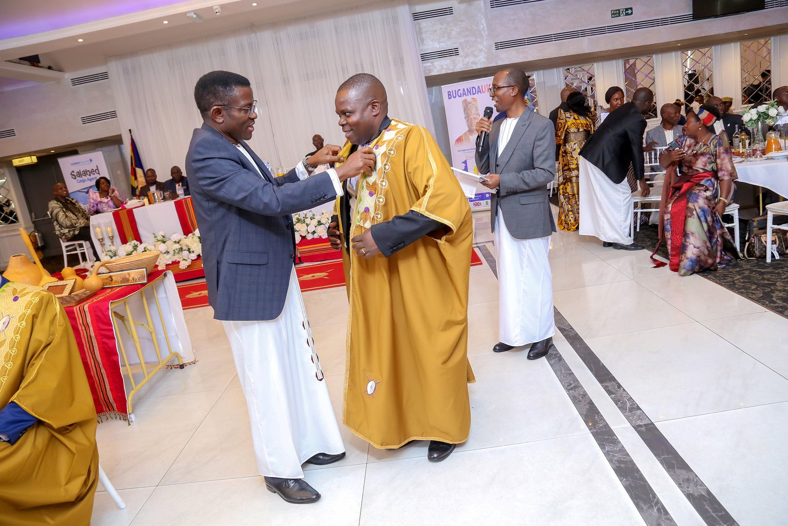 Okutuuza Olukiiko lw'Omubaka