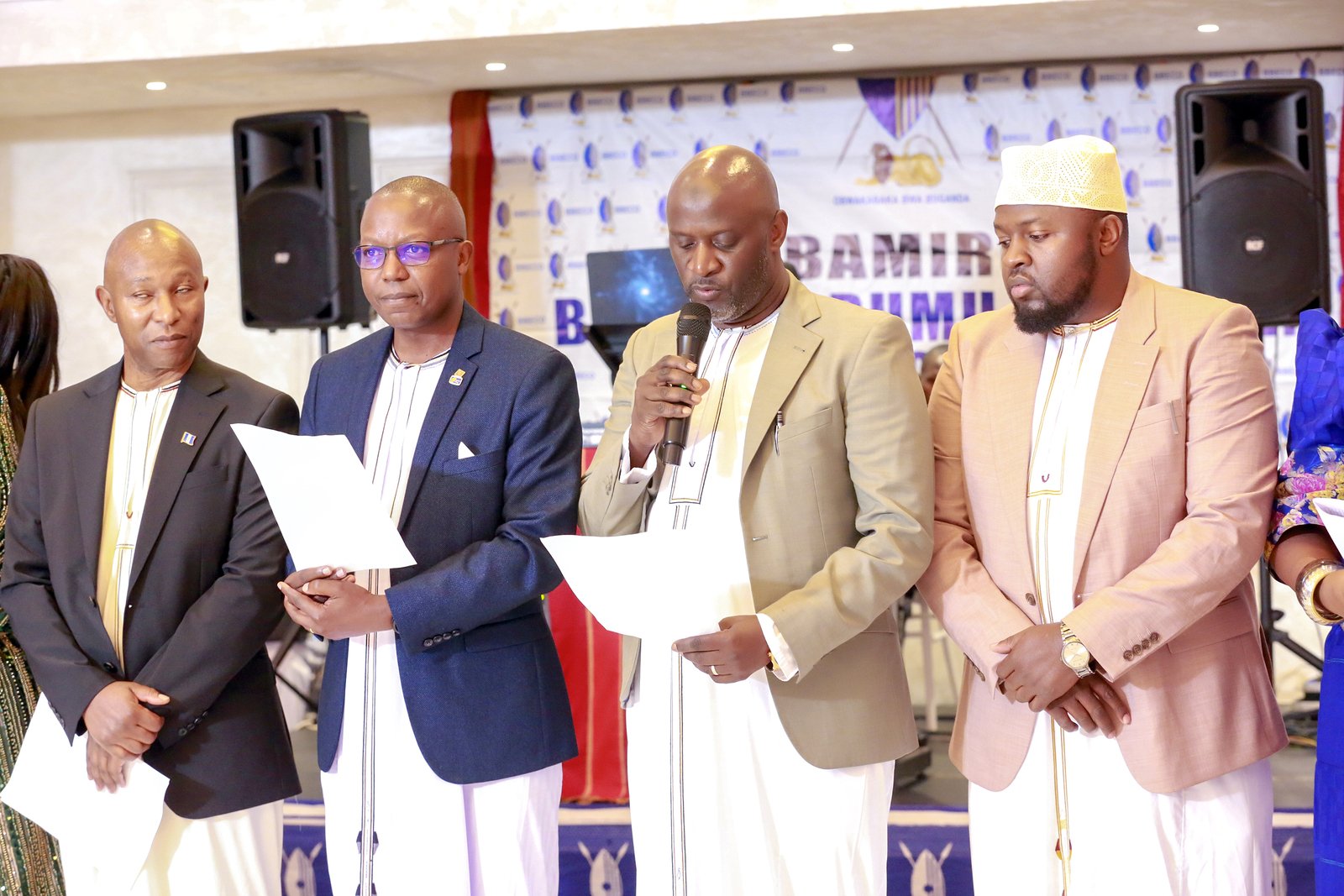 Okutuuza Olukiiko lw'Omubaka