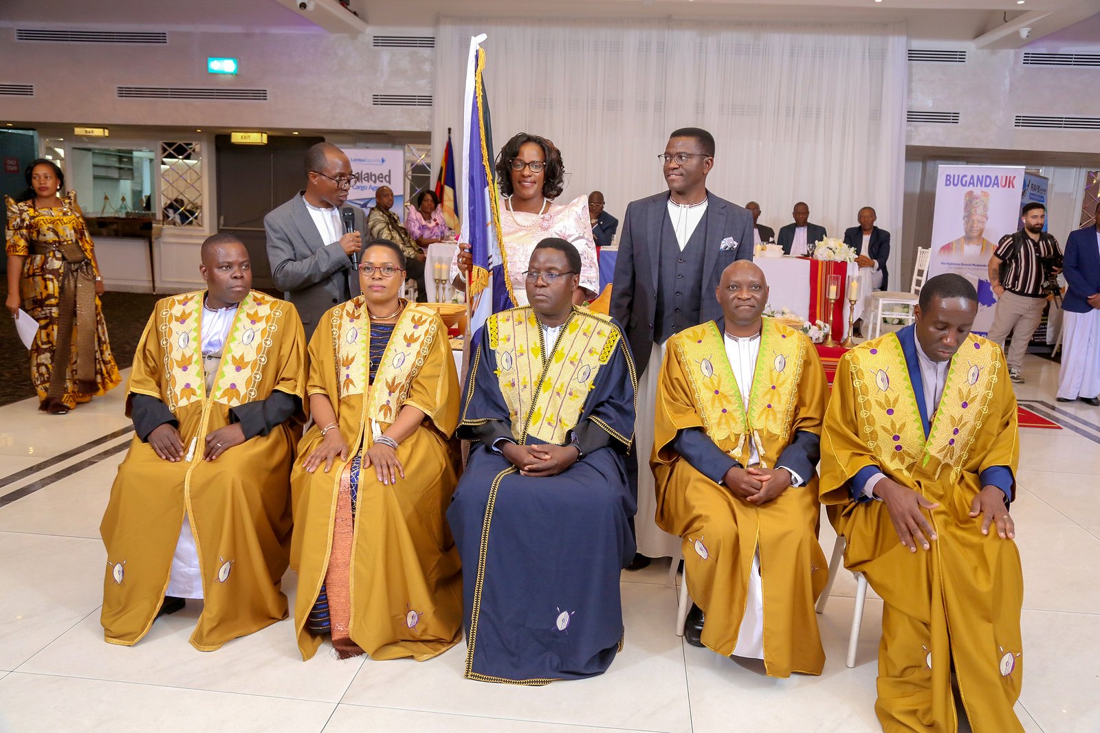 Okutuuza Olukiiko lw'Omubaka