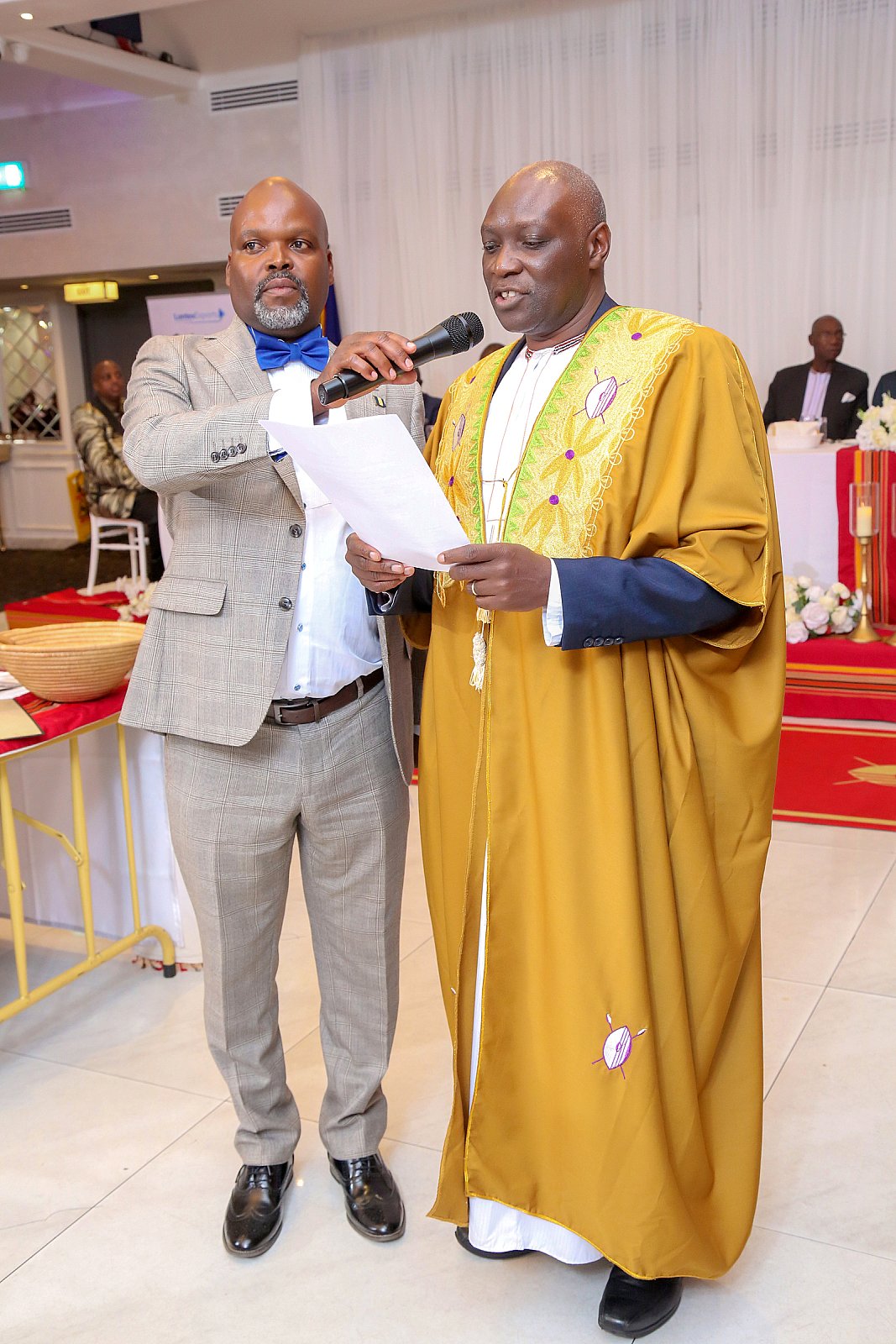 Okutuuza Olukiiko lw'Omubaka