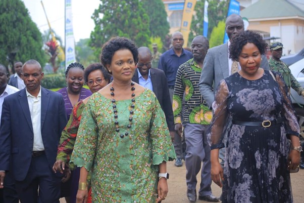 The Queen arriving at Hormisdallen School in Gayaza