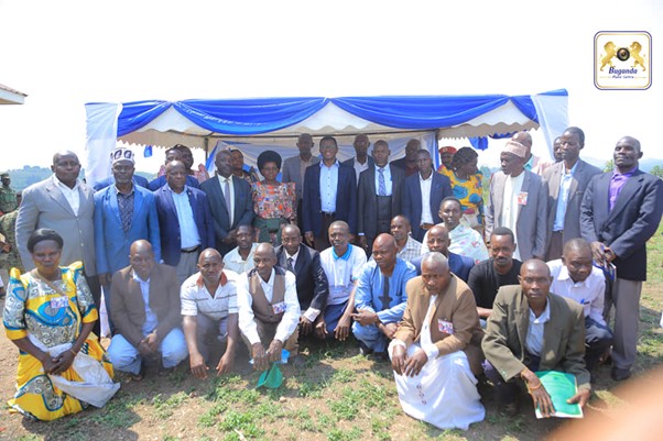 The Katikkiro was with coffee farmers in Buwekula County