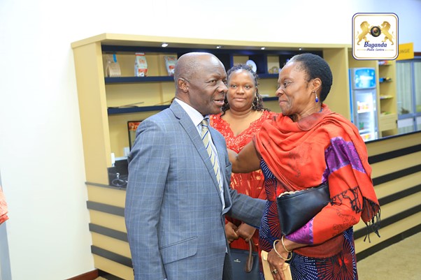 The king being welcomed by her sister Nalinya Nabaloga