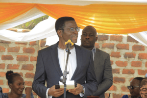 Katikkiro akubirizza Bannayuganda okukomya okulinyirira obuwangwa nga basuusuuta empisa ez’ebweru