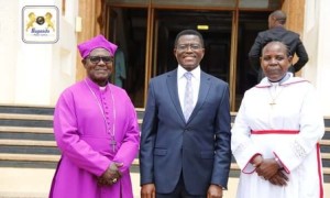Bp. Henry Katumba Tamale akyalidde Katikkiro nga yeetegekera okuwummula