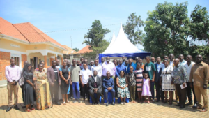       Abaami ba Kabaka okuva mu masaza agatali gamu ebweru wa Uganda bakyaddeko mu maka ga Minisita Joseph Kawuki