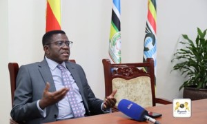 Katikkiro ayolekedde Bungereza gy'agenze okutongoza ttabamiruka wa Buganda asoose mu Bulaaya